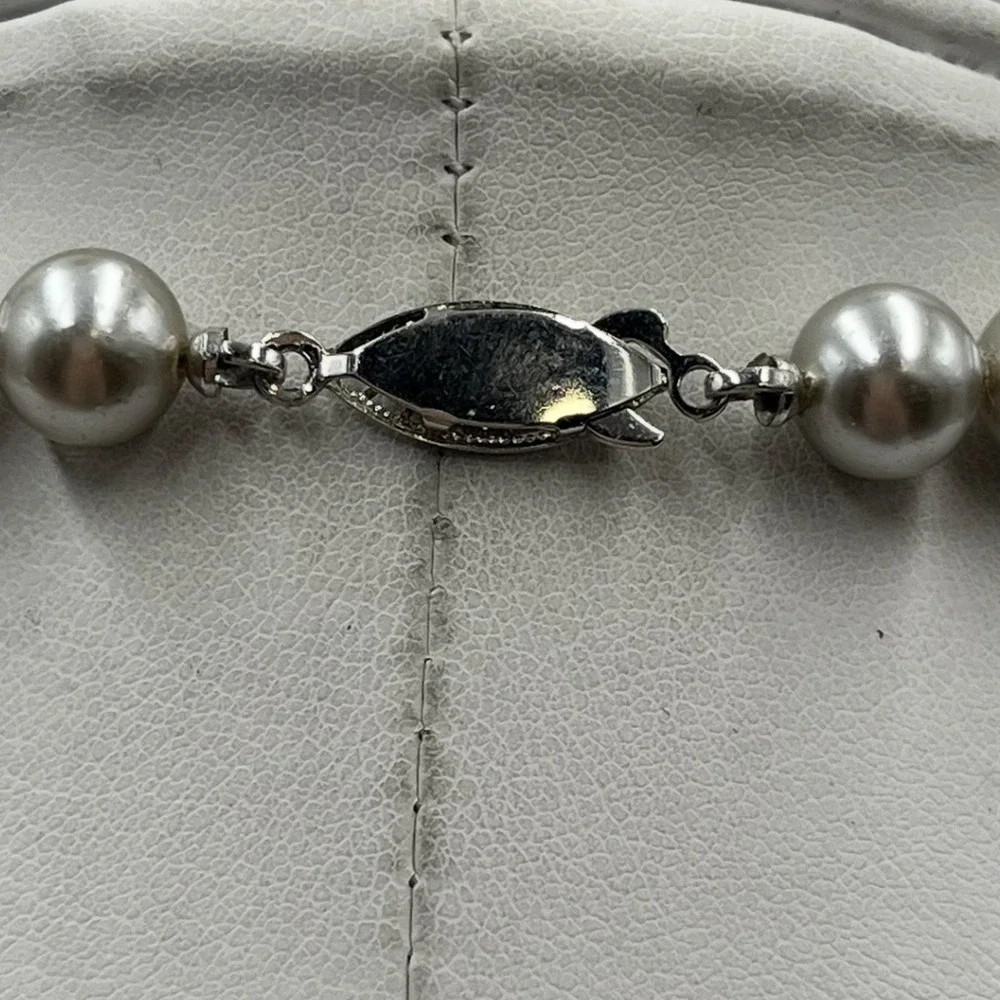 Marvella Vintage Light Gray Faux Glass Pearl Single Strand Classic‎ Necklace 23